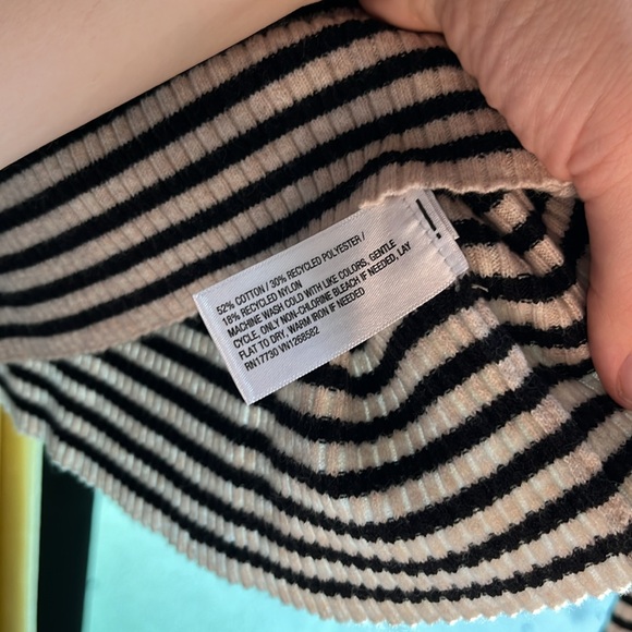 Universal Thread Top - Picture 4 of 4